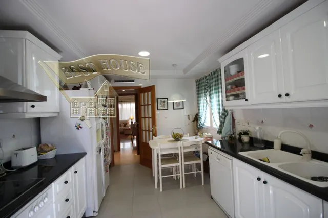 EXCLUSIVO CHALET ESQUINERO EN LA PATACONA — 8