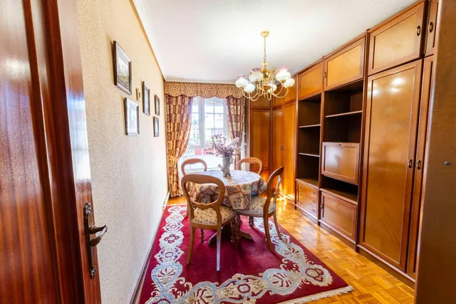 Piso espacioso con terraza y balcón en urbanización privada — 16