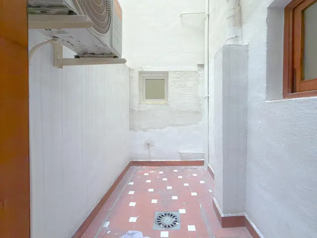 Edificio Galeon. Apartamento para reforma con excelente potencial de inversión + 2 amplias terrazas + piscina comunitaria — 8