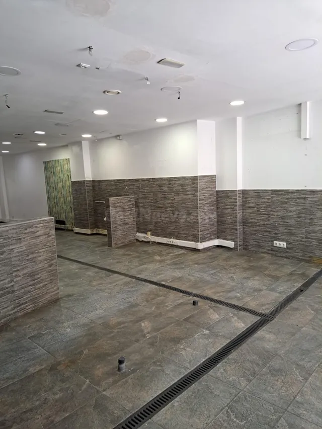 AMPLIO LOCAL COMERCIAL EN EL CENTRO DE LA VILA DE 100MTS. - foto 2