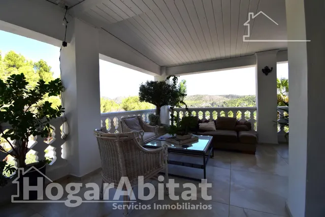 ¡chalet totalmente reformado con licencia turística! amplio con 4 viviendas independientes y piscina privada — 49