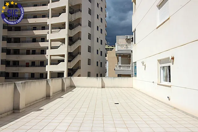 Apartamento en zona de playa de la Concha con una espectacular terraza de 88m2, piscina, garaje y trastero — 4