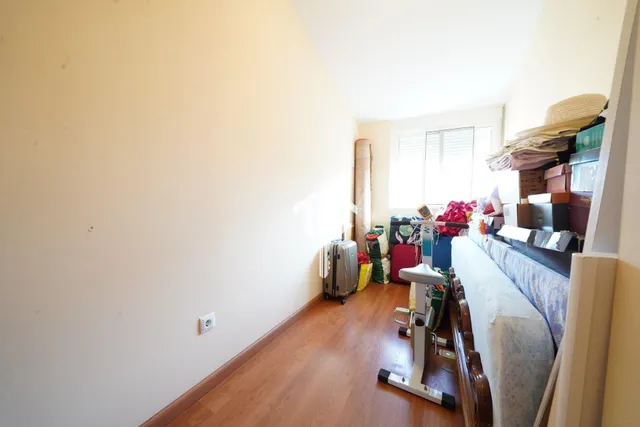 Chalet adosado con buhardilla en ciudad jardín de Alicante: garaje para 4 vehículos, terraza de 30m2 y piscina — 48