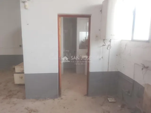 NAVE EN CAUDETE EN EL CASCO URBANO - foto 4