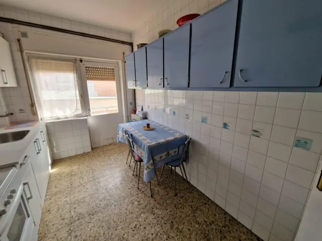 SE VENDE AMPLIO PISO DE TRES habitaciones EN VALENCIA DE DON JUAN, COCINA, SALÓN, BAÑO, DOS TERRAZAS — 2