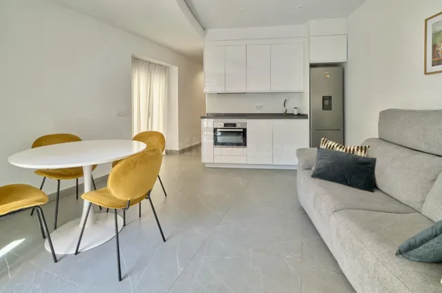 EXCLUSIVO PISO DE LUJO, CON LICENCIA TURÍSTICA, EN EL CENTRO - foto 2