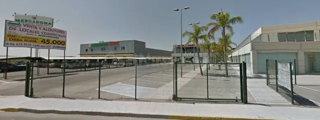Se venden y se alquilan locales comerciales en zona de mucha