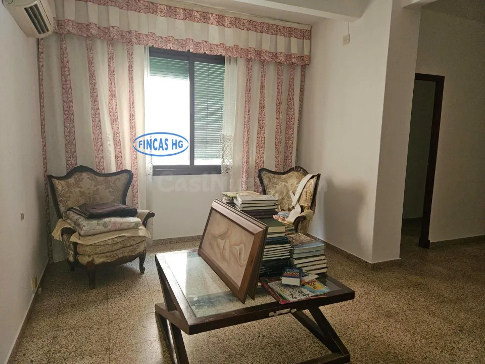 Amplia vivienda de 159 m2 con cinco dormitorios – Los Ángeles / límite San Blas
