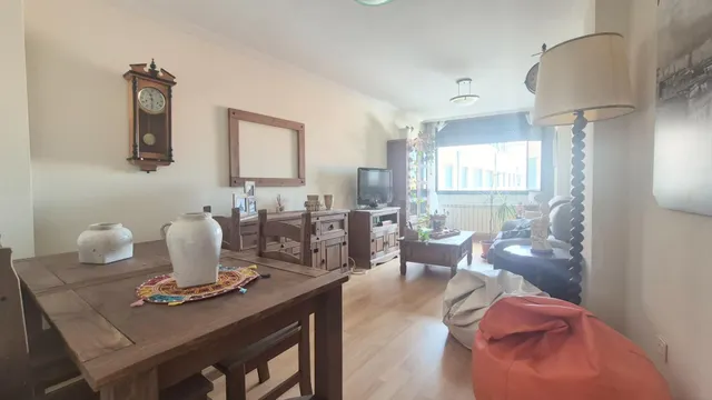 PISO VENTA CALZADA DE VALDUNCIEL. Urbis te ofrece un piso en
