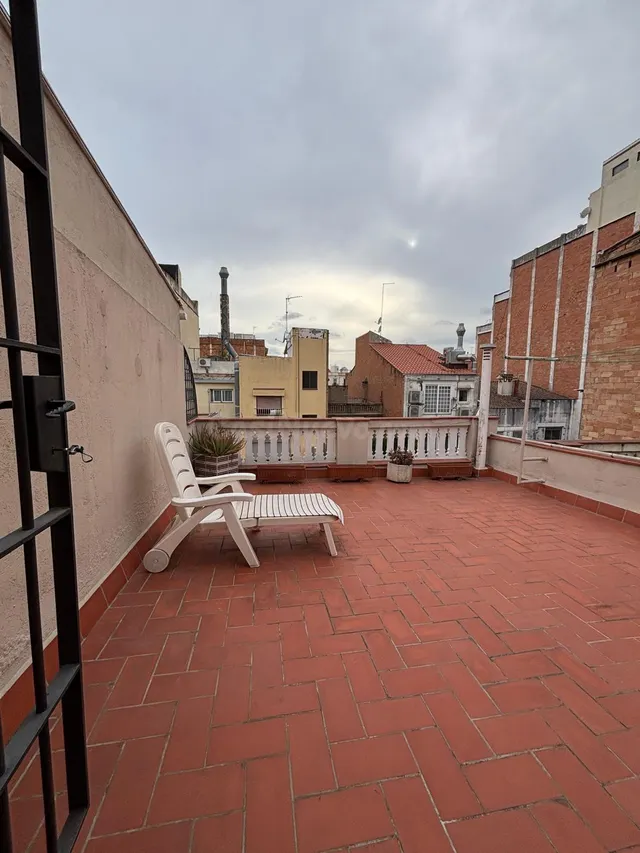 Espectacular Casa Unifamiliar con 2 Terrazas y Patio en el c - foto 5