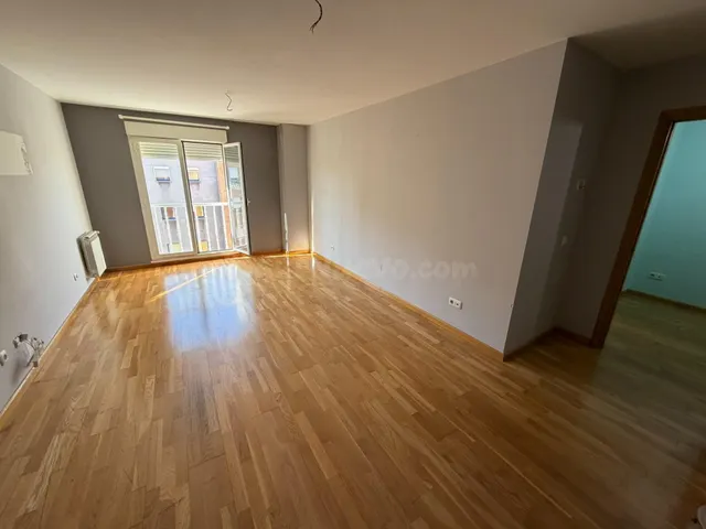 Piso en venta en la Avda de los Escritores de Ponferrada - foto 4