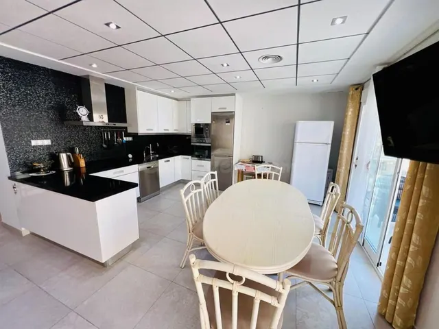 Apartamento 3 habitaciones 111m² en venta - Estacion de auto - foto 2