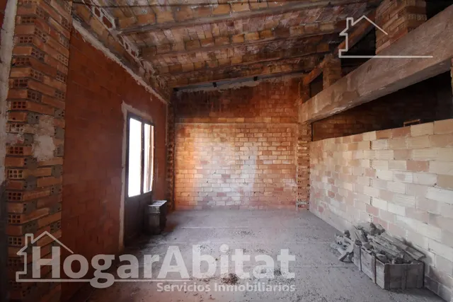 ¡Hazla a tu gusto! Casa amplia y luminosa de tres alturas para reformar, cerca del ayuntamiento — 23