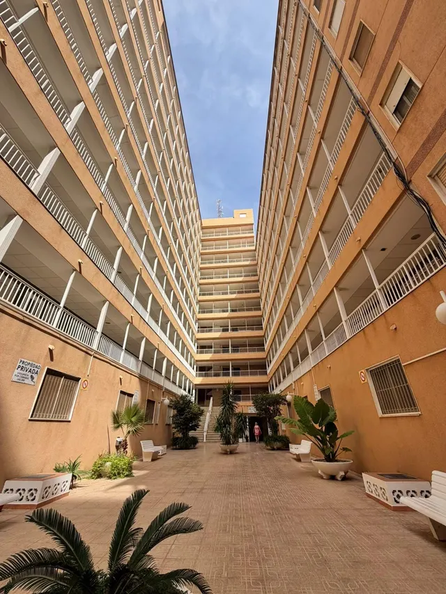 Ático con gran terraza y vistas al mar junto al puerto — 15
