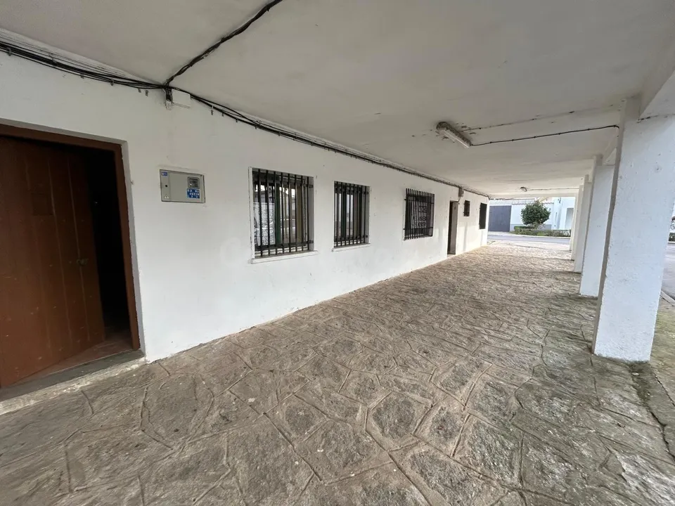 CASA  EN NUEVO NAHARROS CON DOS SALONES EN EL CENTRO