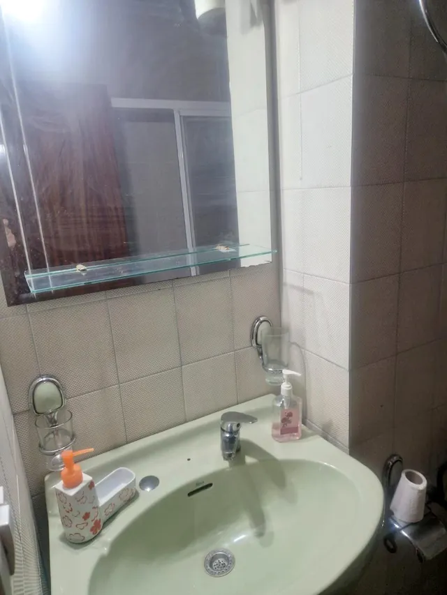 Piso exterior en esquina con ascensor, 3 dormitorios y terraza – Av. Barcelona — 13