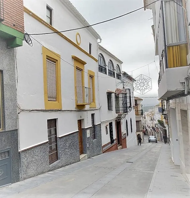 Ideal cómo inversión o si desea vivir en un pueblo con encanto como es Iznájar (Córdoba). — 2
