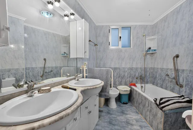 Amplio apartamento de 4 dormitorios a pocos pasos de la Playa del Acequión, Torrevieja — 12