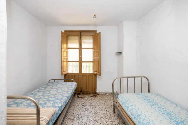 Casa para reformar en el centro de Lanjarón con gran potencial de inversión — 20