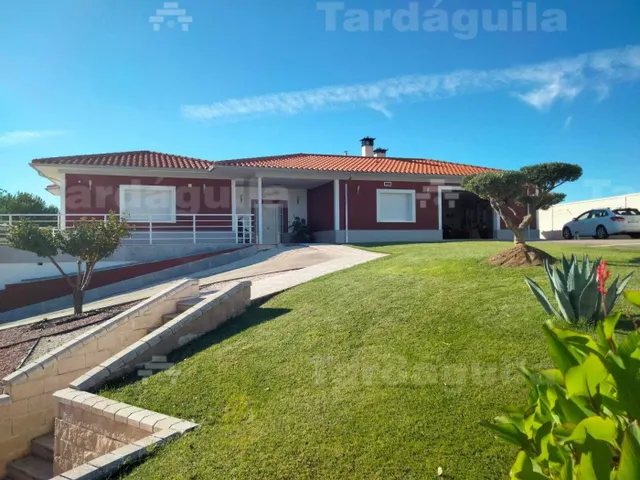 CHALET  INDEPENDIENTE EN URBANIZACION DE VILLAMAYOR — 25