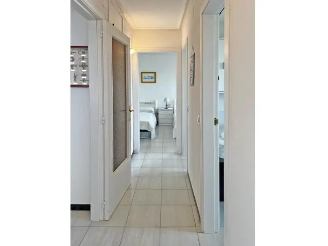 Vive frente al mar en Miami Platja: un hogar temporal con encanto y comodidad — 21