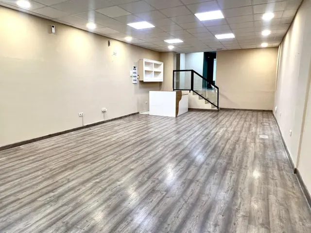 LOCAL COMERCIAL EN AVENIDA JUAN CARLOS I - foto 2