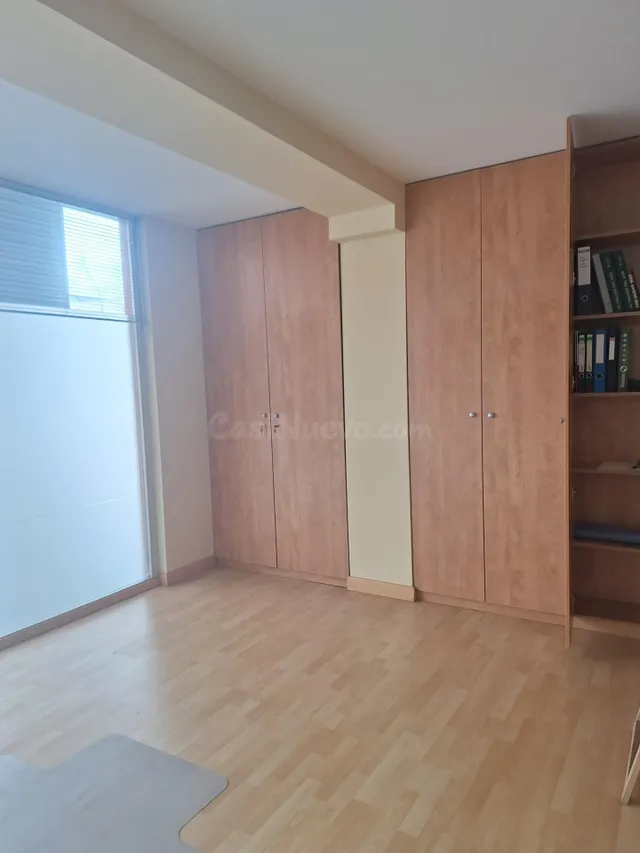 Amplio Local Comercial en Alquiler - Buztintxuri, Pamplona - foto 3