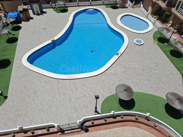 Exclusivo ático reformado con vistas a la piscina en Parque 