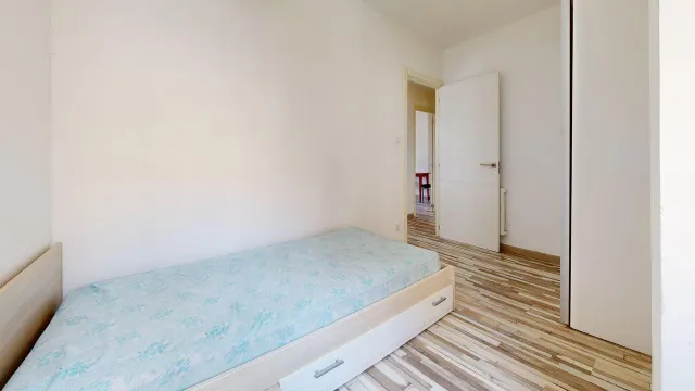 Piso de 62m2 útiles con PLAZA DE GARAJE!!! Distribuido en tres dormitorios, salón, cocina y baño — 18