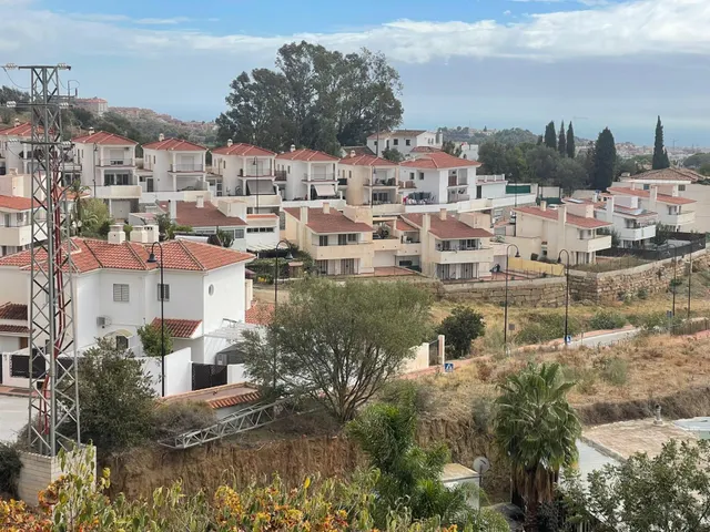 se vende suelo urbano en la carretera de Mijas Pueblo con vistas al mar — 4
