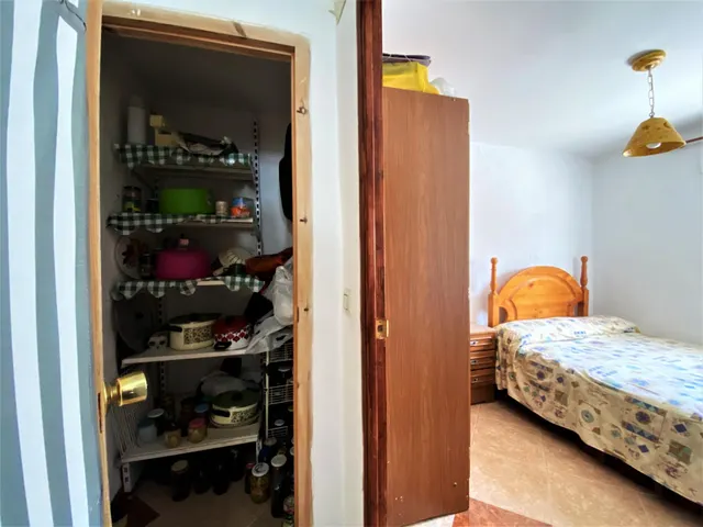 Se vende cortijo a distancia de a pie al pueblo — 20