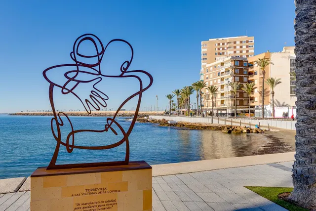 Apartamento de 1 dormitorio con orientación este en el centro de Torrevieja!!! — 19