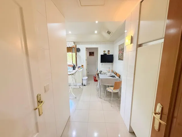 Venta Pleno Dominio Amplio piso luminoso de 216 m2 en urbanización con piscina y vigilancia 24h · Aravaca — 20