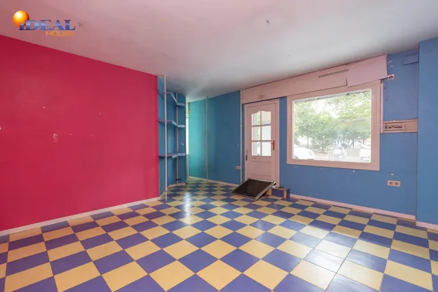 Local comercial en venta en calle agustina de aragón — 12