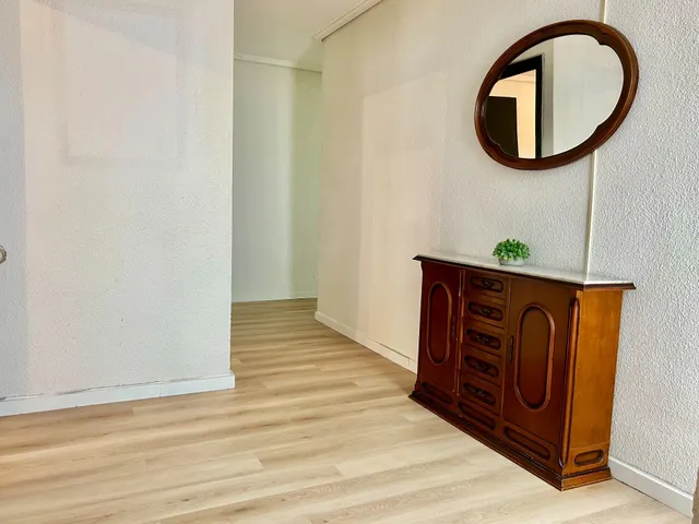 Amplio apartamento con vistas al Paseo, Frente al Club Náutico de Torrevieja — 16
