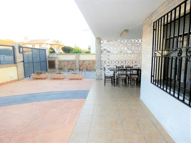 Chalet en venta en zona playa de Bahia en Puerto de Mazarron - foto 4