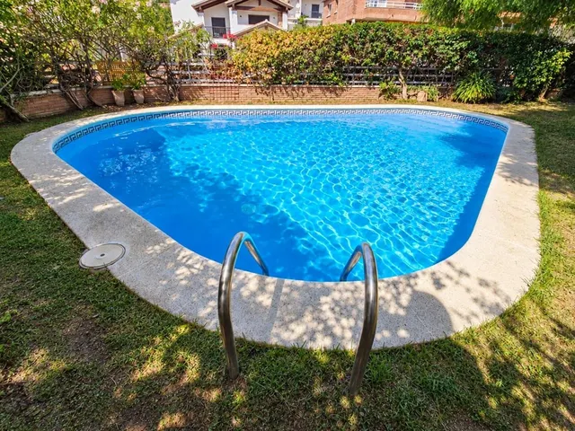 Casa con jardín y piscina en Premià de Dalt — 23