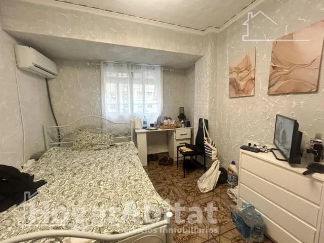 ¡OPORTUNIDAD DE INVERSIÓN! REFORMADO CON ASCENSOR EN CAMPANA - foto 4