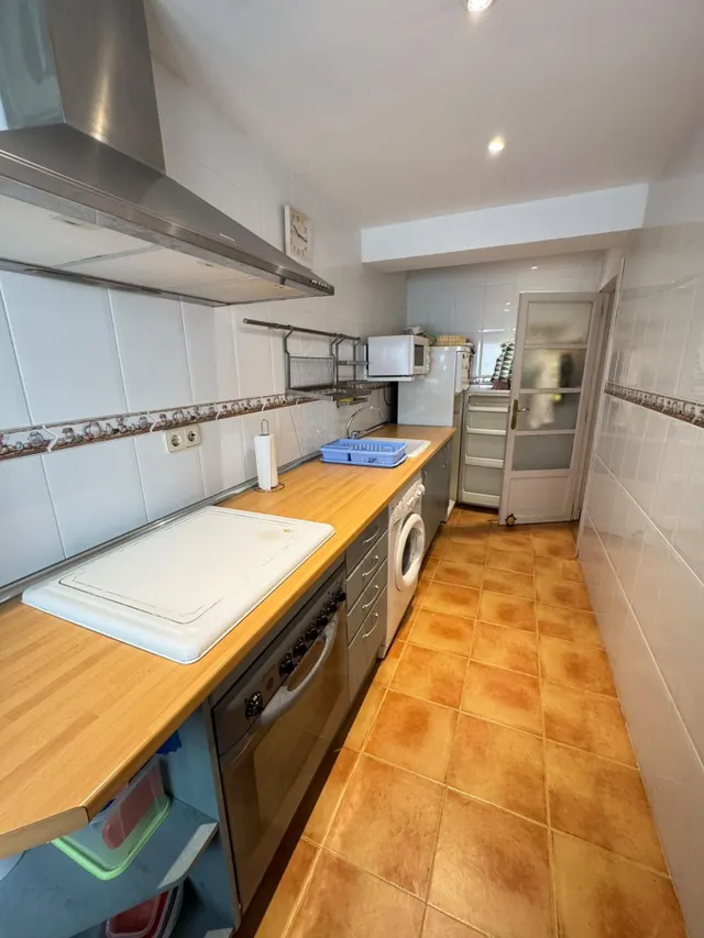Estupendo piso de 3 habitaciones, con terraza, semi reformado. Zona Marxalenes - General Avilés — 12