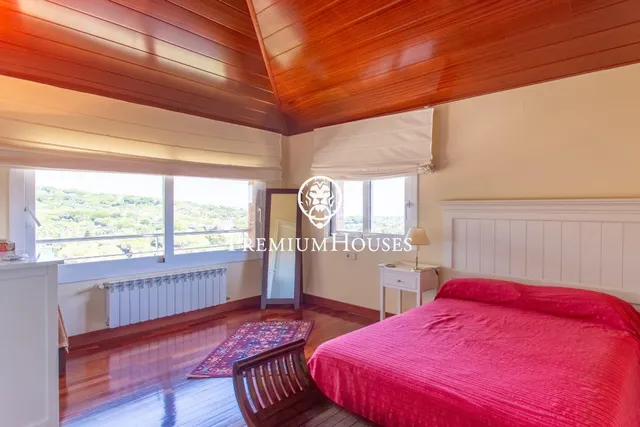 Exclusiva casa con jardín, piscina y espectaculares vistas al mar en Sant Andreu de Llavaneres — 33