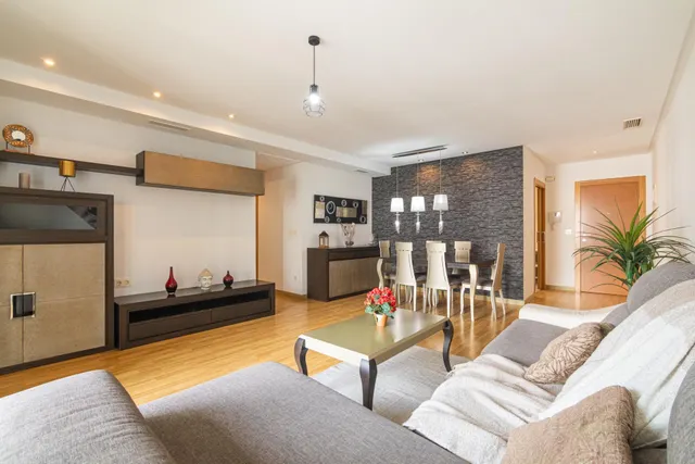 vivienda con piscina, plaza de garaje, terraza, 3 habitaciones y 2 baños — 13