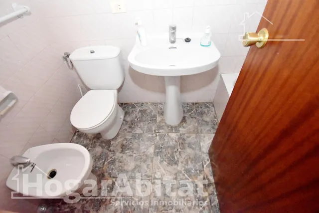 ¡PERFECTO PARA INVERTIR! BAJO AMPLIO PARA REFORMAR CON PATIO Y TRASTERO — 28