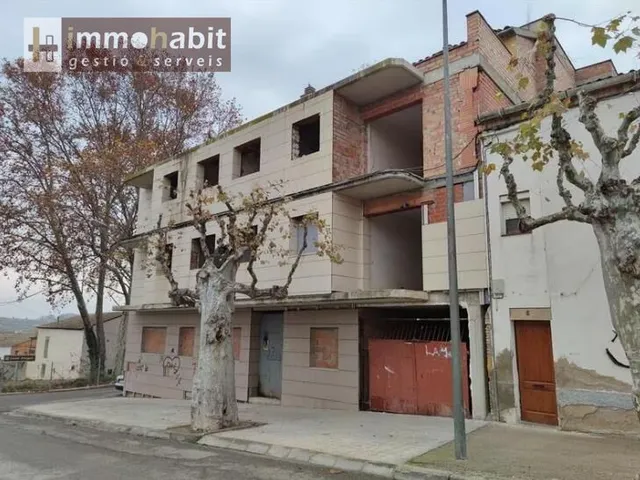 Edificio en venta en Avenida d'Arbeca — 6