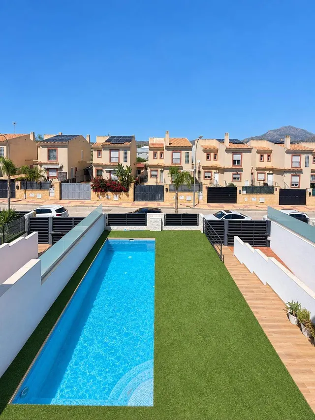 Exclusiva vivienda adosada de diseño a solo 800 metros del mar — 22