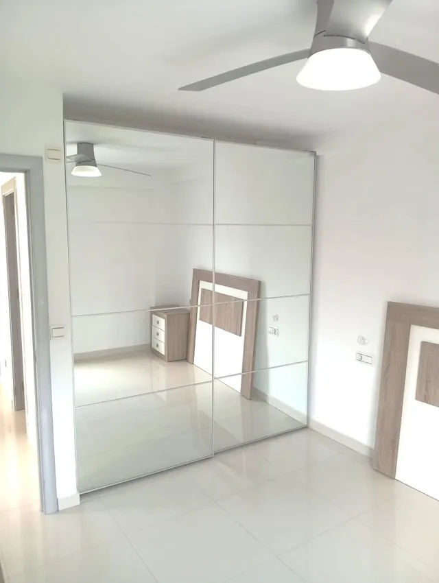 Amplio y luminoso piso de 3 dormitorio con impresionantes vistas al mar en la Carihuela, Torremolinos — 21