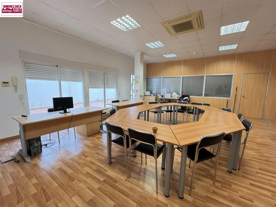 VENTA  DE LOCAL COMERCIAL EN BENIFAIO (VALENCIA)