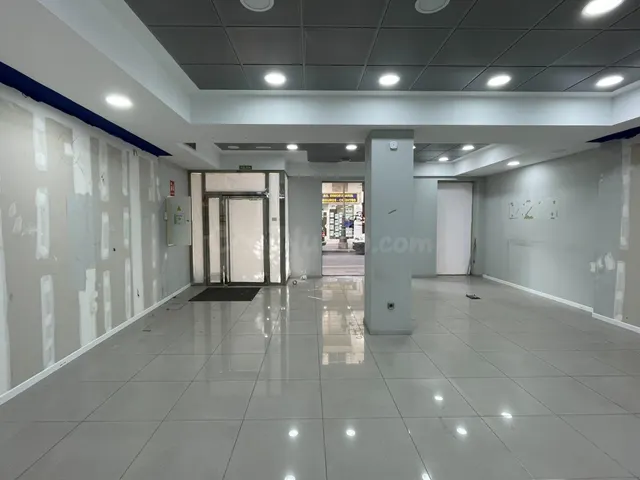 ALQUILER LOCAL COMERCIAL EN EL CENTRO DE PONFERRADA - foto 3