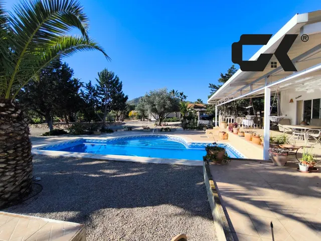 Finca-Resort Privada de 15.000 m2 con Tres Viviendas, Bodega - foto 5