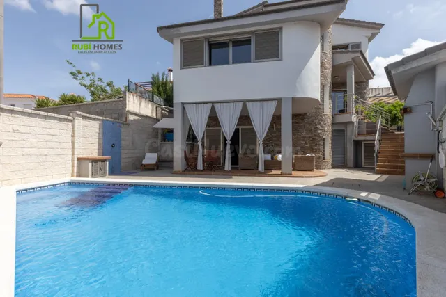 CHALET INDEPENDIENTE MODERNO CON PISCINA PRIVADA - foto 2