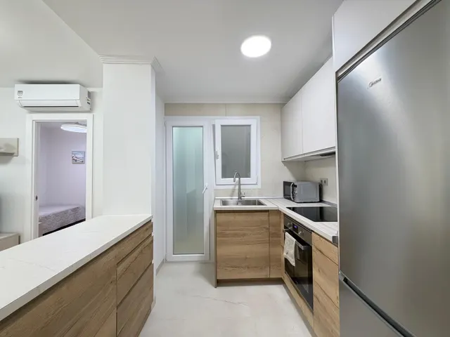 Apartamento totalmente reformado cerca de parque de las naciones con 2 dorm. 1 baño. con piscina. superficie 70 m2. — 24